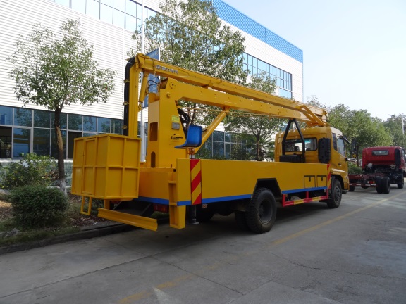 東風(fēng)天錦18米折臂式高空作業(yè)車(chē)