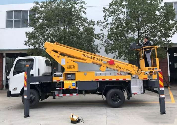 程力江鈴凱銳20米伸縮臂式高空作業(yè)車(chē)引領(lǐng)行業(yè)新潮流