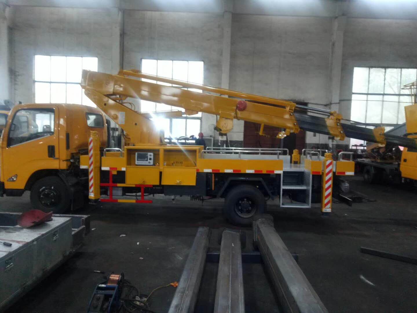 江鈴凱銳工程黃20-22米伸縮臂高空作業(yè)車(chē)
