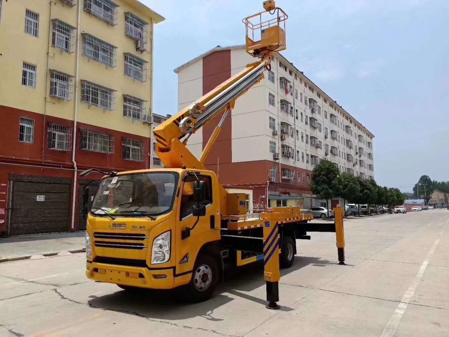 程力集團匠心巨制 國六高端伸縮臂式高空作業(yè)車(chē)
