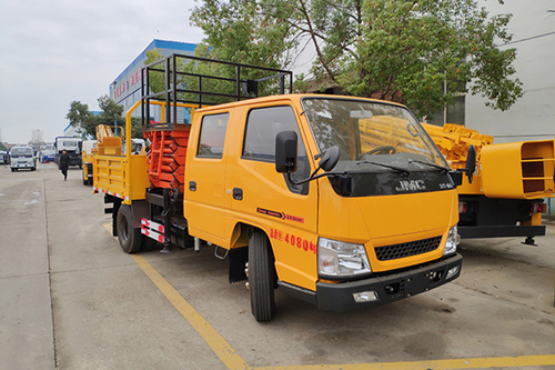 江鈴12米升降平臺式高空作業(yè)車(chē)