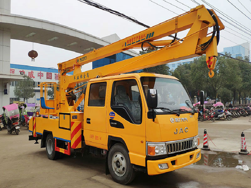 高空作業(yè)車(chē)早秋養護小技巧