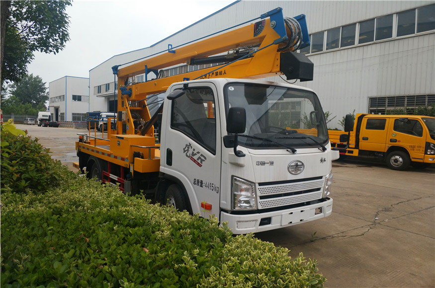 最新國六解放13.5米高空作業(yè)車(chē)