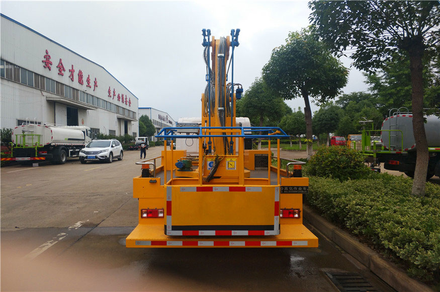 最新國六解放13.5米高空作業(yè)車(chē)
