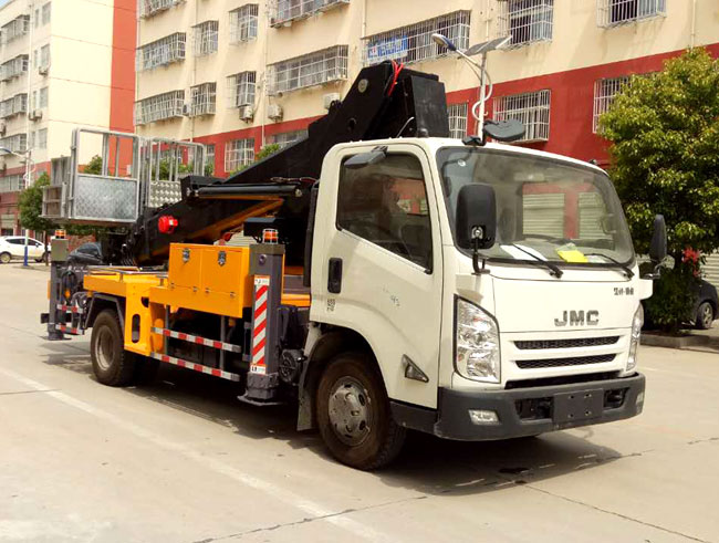 程力專(zhuān)汽江鈴牌28米伸縮臂式高空作業(yè)車(chē)