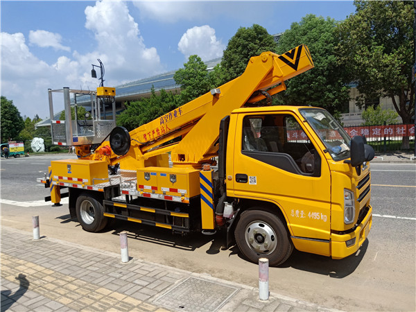 高空作業(yè)車(chē)的升降機如何平穩升降