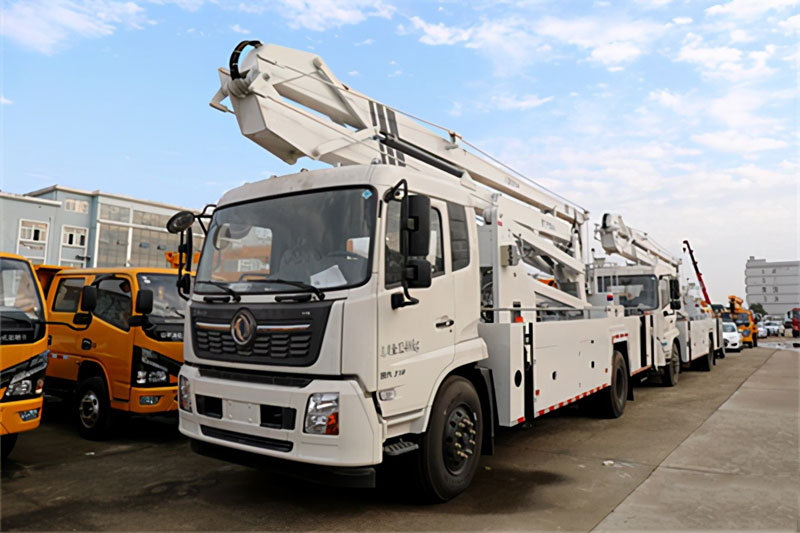 新款東風(fēng)天錦VR國六24米折疊臂式高空作業(yè)車(chē)
