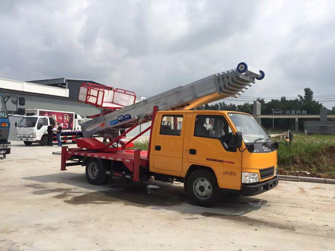 江鈴順達28米高空云梯搬家作業(yè)車(chē)