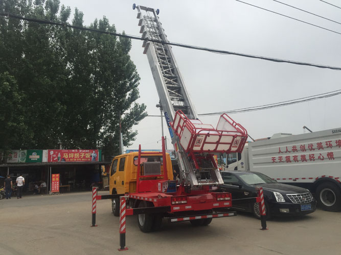江鈴順達28米高空云梯搬家作業(yè)車(chē)