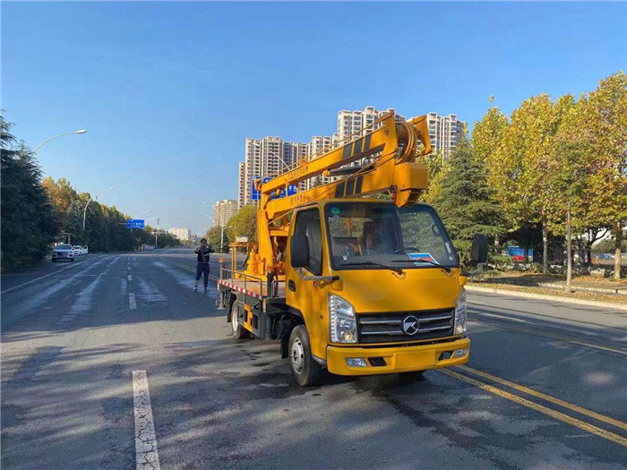 凱馬藍牌汽油發(fā)動(dòng)機13.5米高空作業(yè)車(chē)