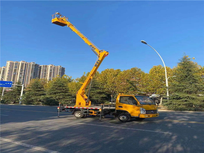 凱馬藍牌汽油發(fā)動(dòng)機13.5米高空作業(yè)車(chē)