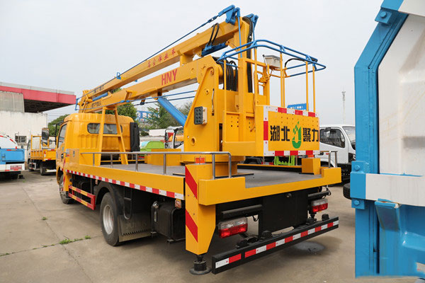 東風(fēng)多利卡D7國六18米折疊臂式高空作業(yè)車(chē)