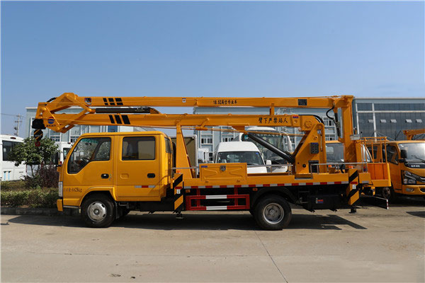 慶鈴五十鈴ELF雙排國六18.5米折疊臂式高空作業(yè)車(chē)