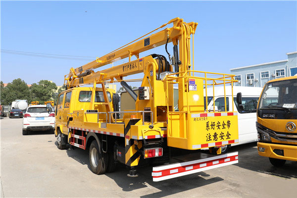慶鈴五十鈴ELF雙排國六18.5米折疊臂式高空作業(yè)車(chē)