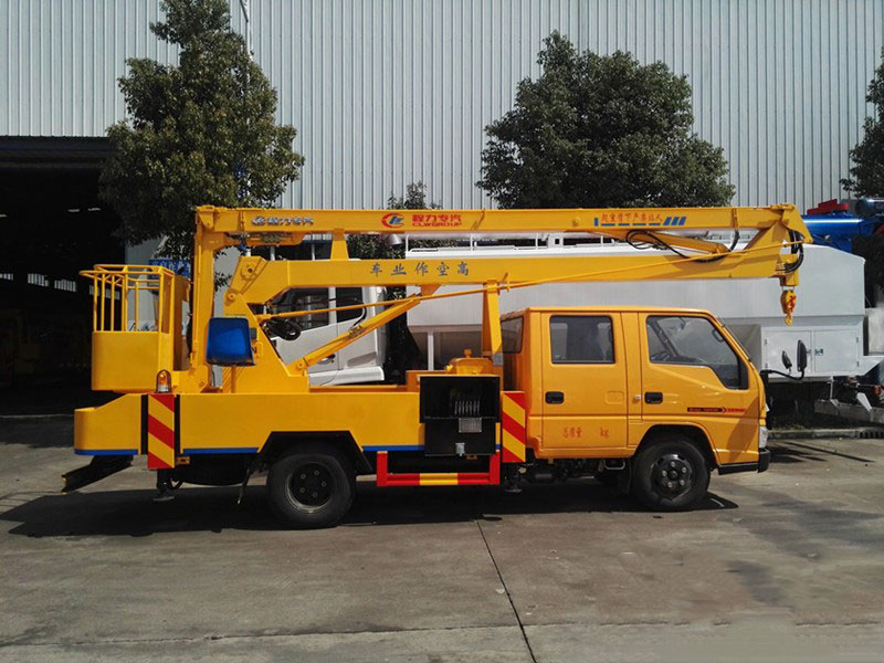 內蒙古江鈴曲臂式高空作業(yè)車(chē)整車(chē)待發(fā)