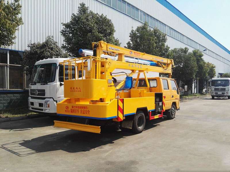 內蒙古江鈴曲臂式高空作業(yè)車(chē)整車(chē)待發(fā)