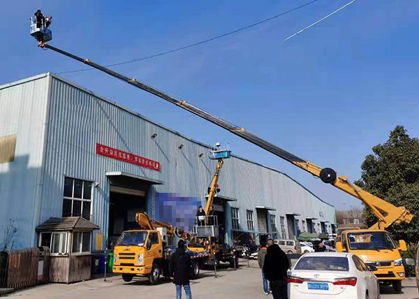 23米27米藍牌高空作業(yè)車(chē)收到很多客戶(hù)的青睞