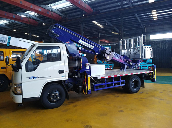 高空作業(yè)車(chē)的折疊臂和伸縮臂哪個(gè)更好