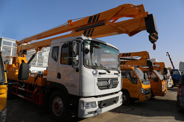 20米22米高空作業(yè)車(chē)-國六東風(fēng)多利卡D9