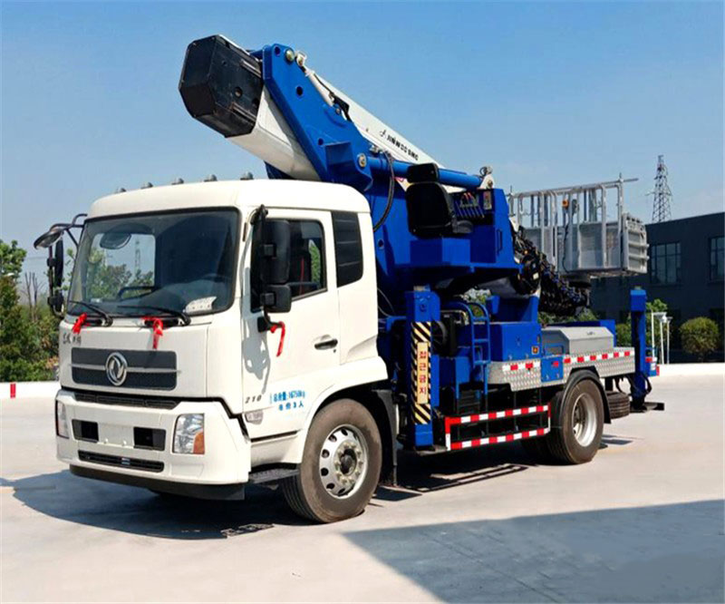 天錦29米進(jìn)口伸縮臂高空作業(yè)車(chē)