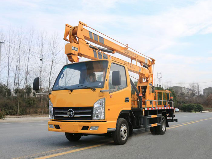 國六凱馬13.5米藍牌高空作業(yè)車(chē)