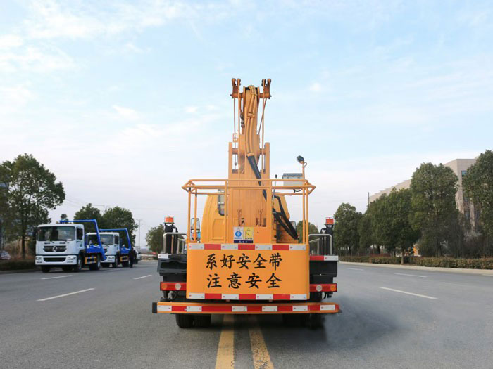 國六凱馬13.5米藍牌高空作業(yè)車(chē)