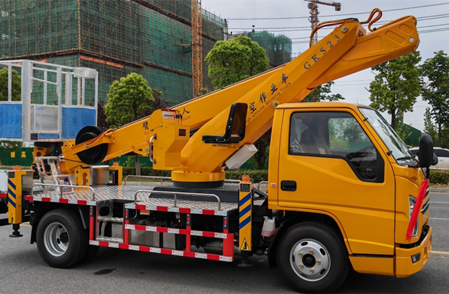 23米江鈴順達藍牌高空作業(yè)車(chē)已送往長(cháng)沙交車(chē)