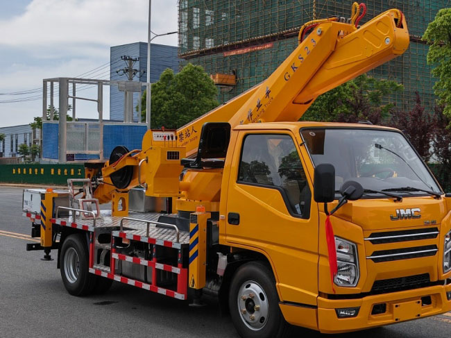 藍牌江鈴順達23米高空作業(yè)車(chē)送往浙江義烏交車(chē)