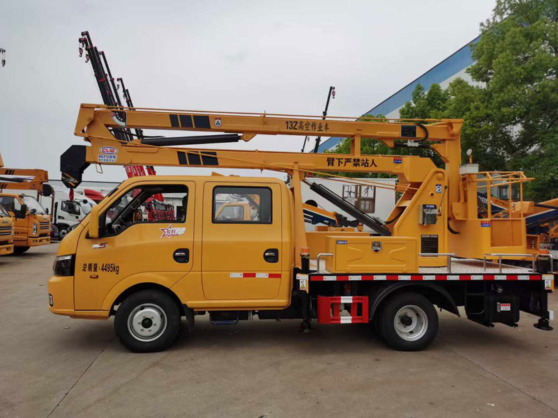 東風(fēng)途逸13米藍牌折臂高空作業(yè)車(chē)